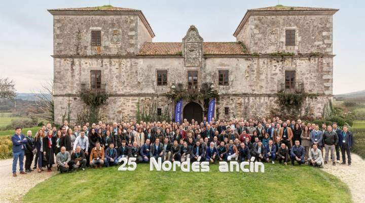 NORDÉS ANCÍN FÊTE SON 25ÈME ANNIVERSAIRE
